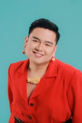 A person in a red jacket

Description automatically generated, Picture